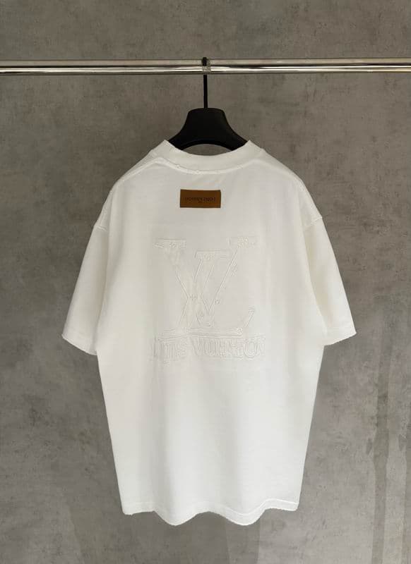 LV TS Broad Shoulders thumbnail 4