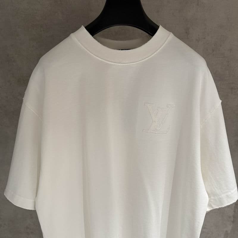 LV TS Broad Shoulders thumbnail 5