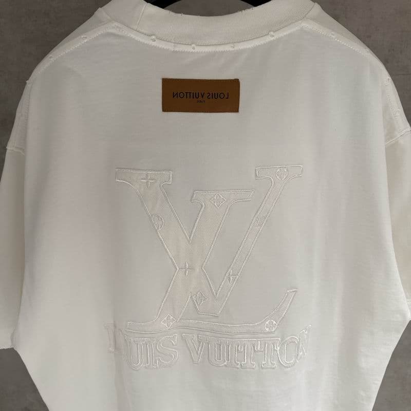 LV TS Broad Shoulders thumbnail 6