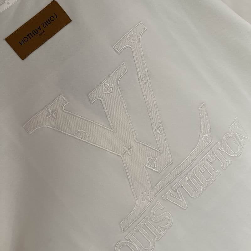 LV TS Broad Shoulders thumbnail 9